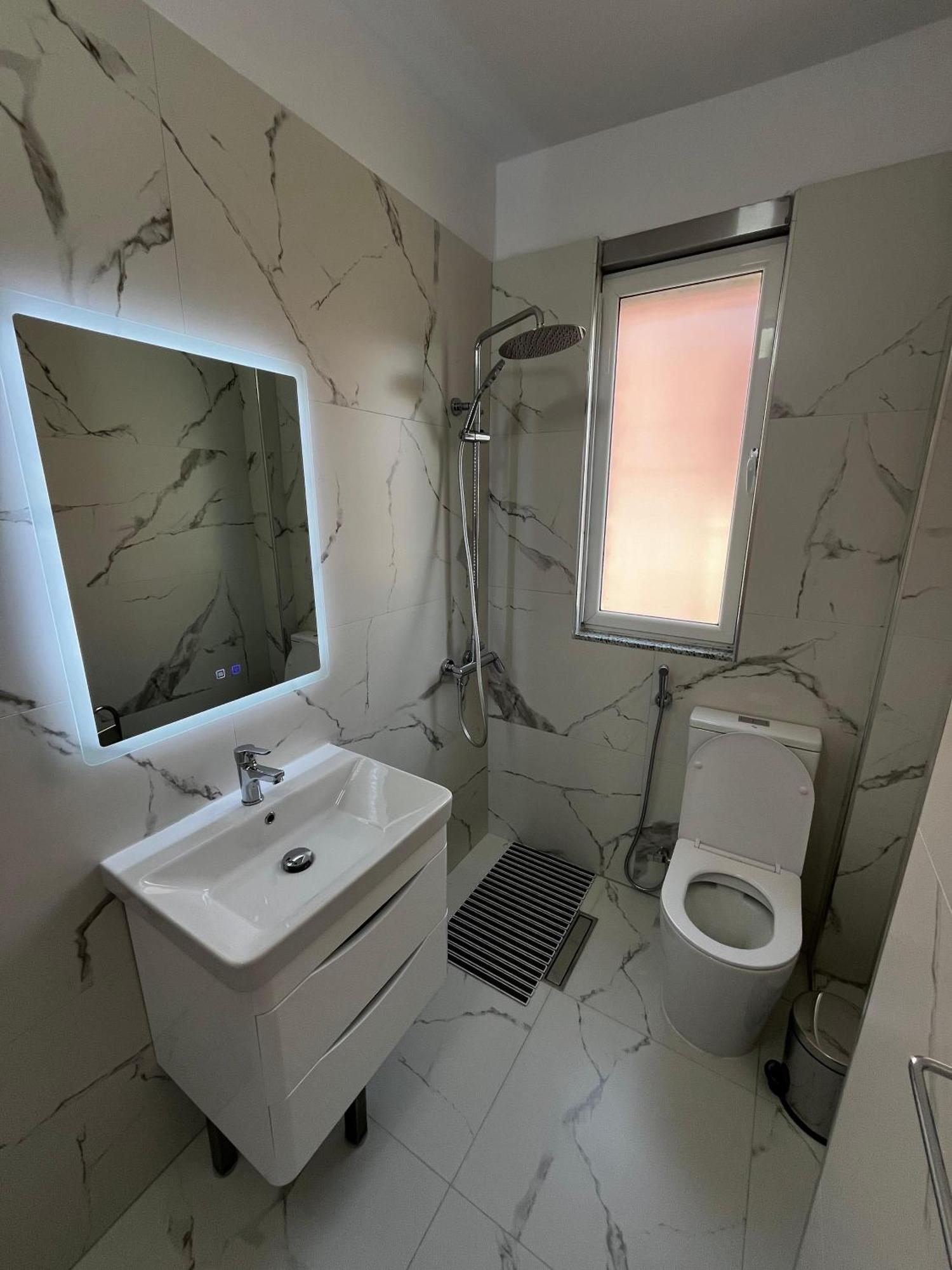 Charming Comfort Apartment Tirana Buitenkant foto