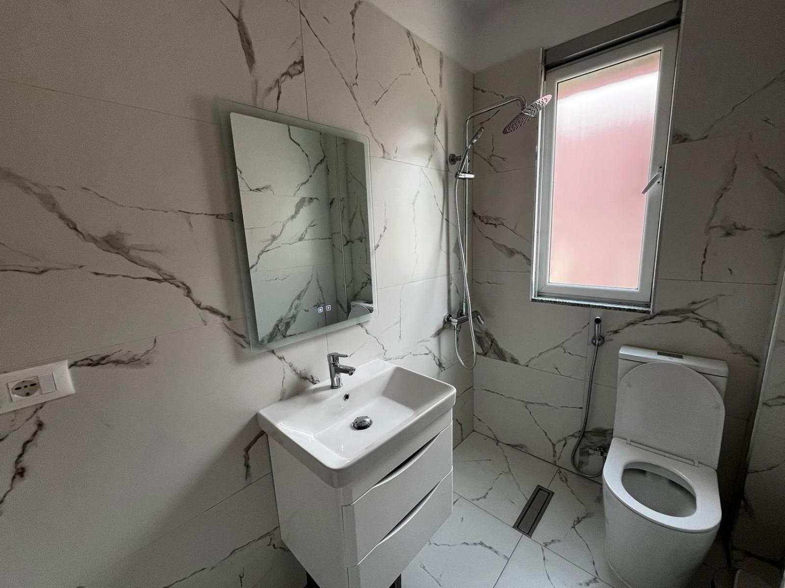 Charming Comfort Apartment Tirana Buitenkant foto